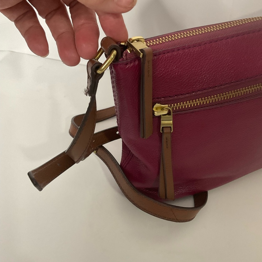 Fossil Fuchsia Leather Multi Pocket Crossbody Bag - Picture 5 of 16